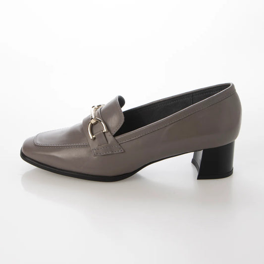 1904スクエアスリムビットパンプス